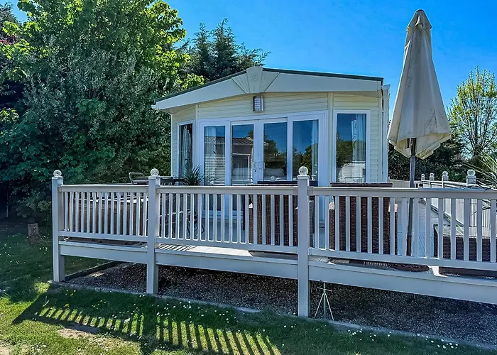 6 Berth Caravan With Decking At Cherry Tree Park In Norfolk Ref 70014G
