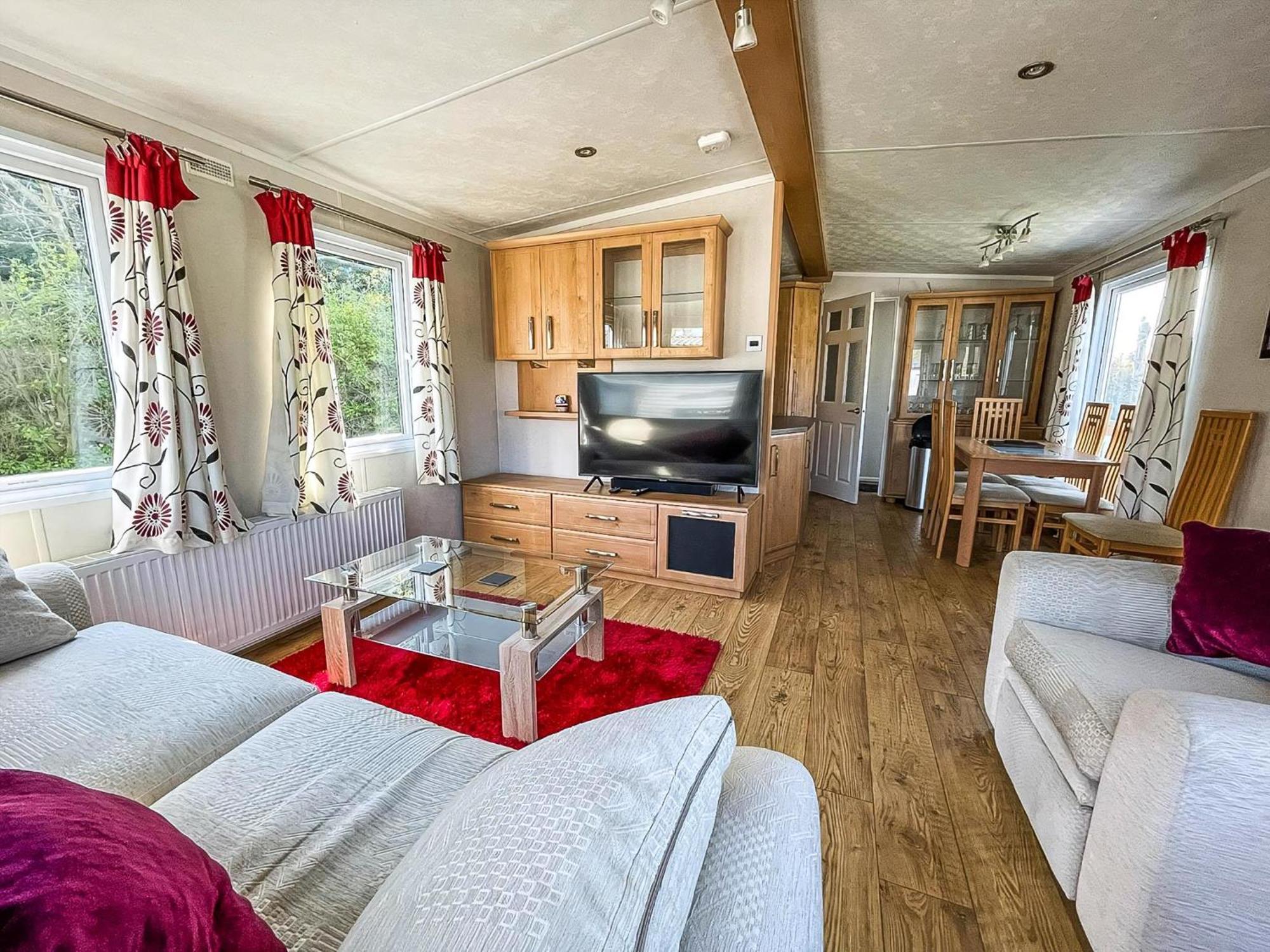 6 Berth Caravan With Decking At Cherry Tree Park In Norfolk Ref 70014g Camping Great Yarmouth