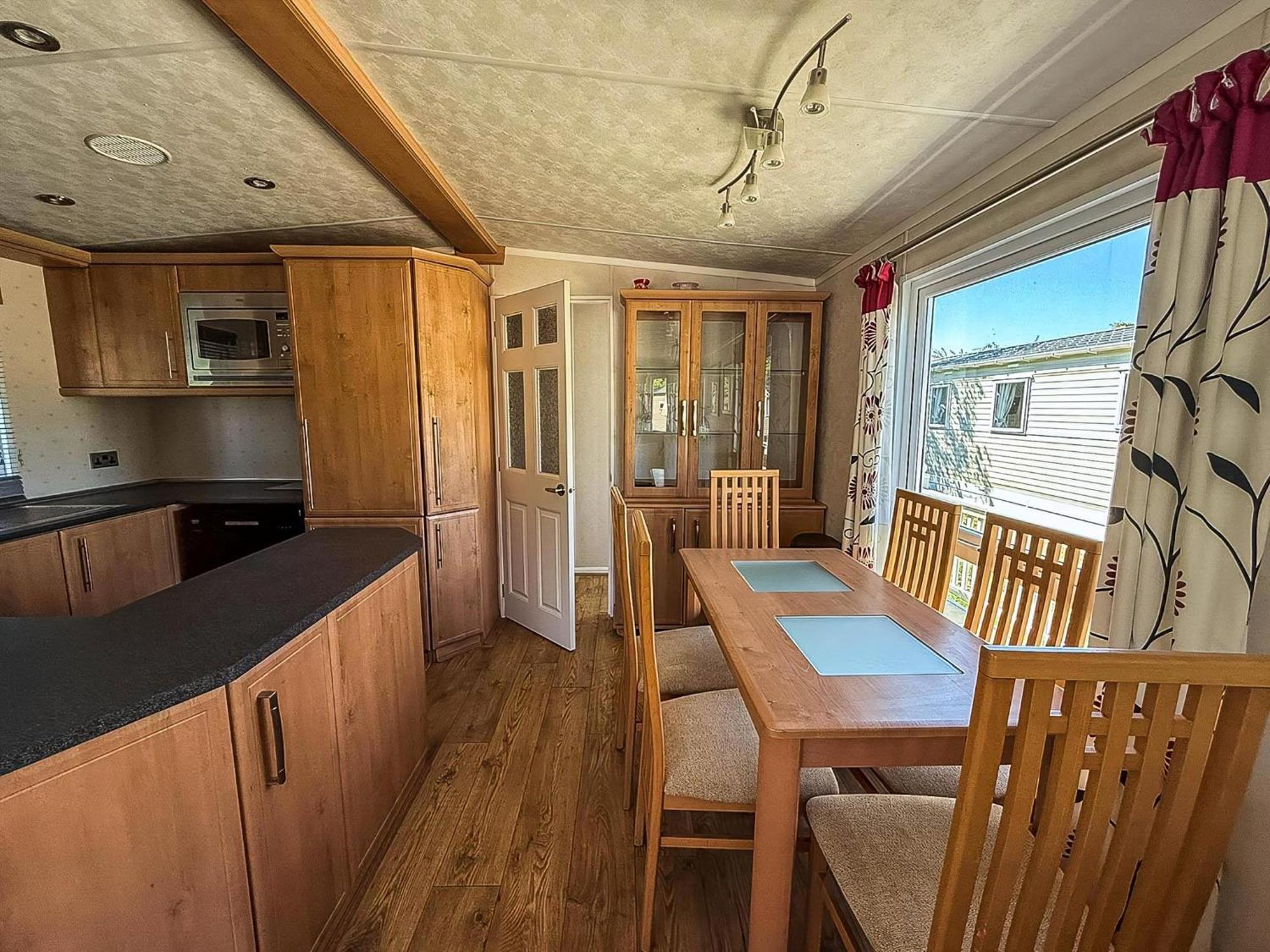 6 Berth Caravan With Decking At Cherry Tree Park In Norfolk Ref 70014g Campeggio Great Yarmouth