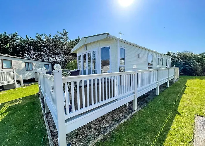 6 Berth Caravan With Decking At Cherry Tree Park In Norfolk Ref 70014G