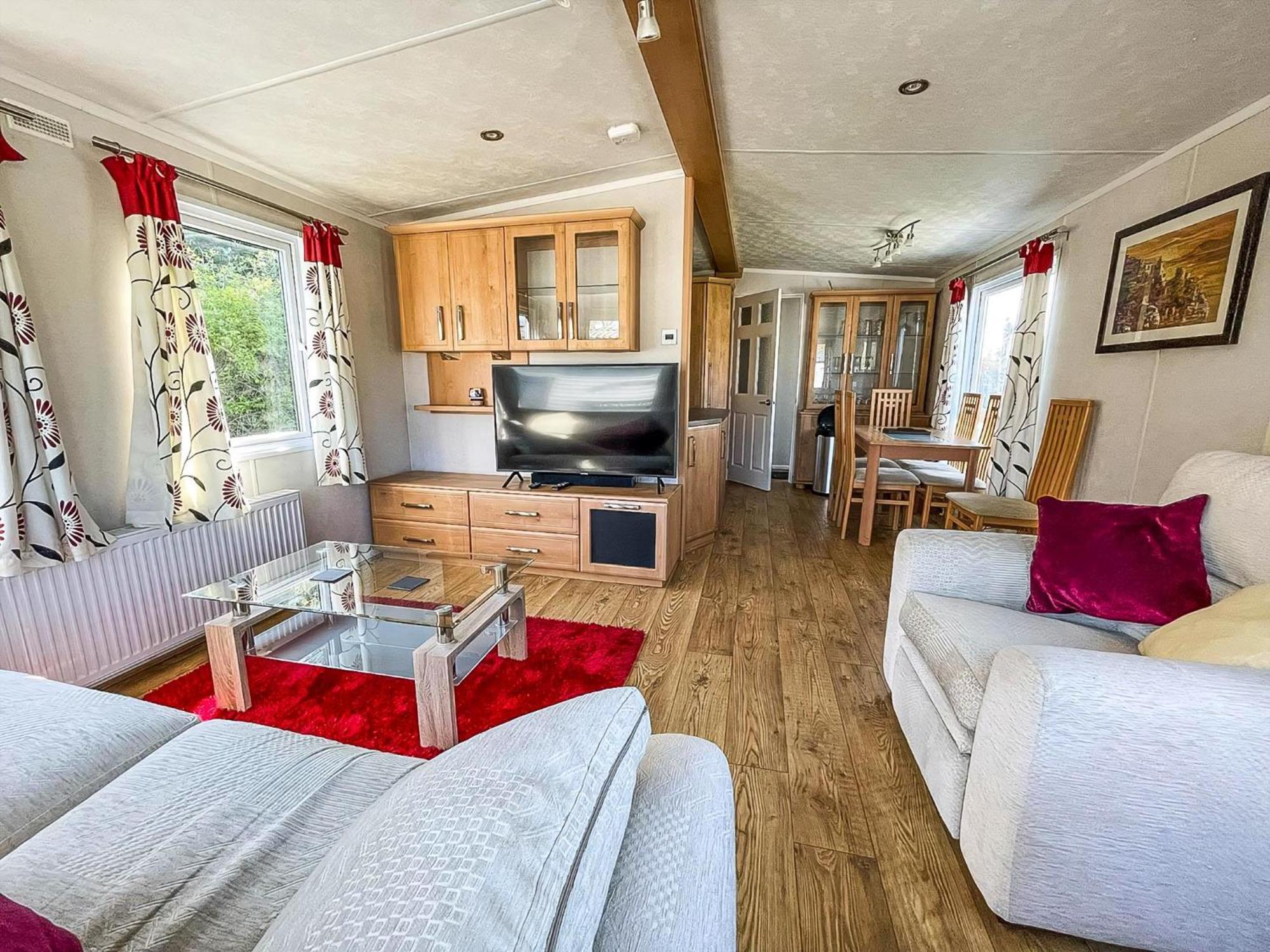 Campsite 6 Berth Caravan With Decking At Cherry Tree Park In Norfolk Ref 70014g *