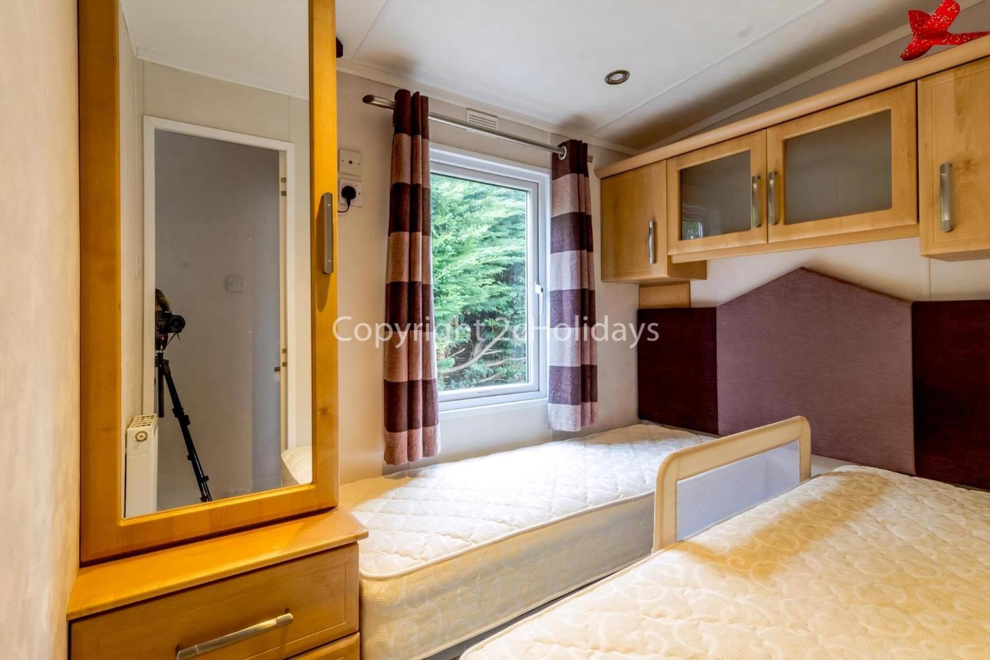 6 Berth Caravan With Decking At Cherry Tree Park In Norfolk Ref 70014g *