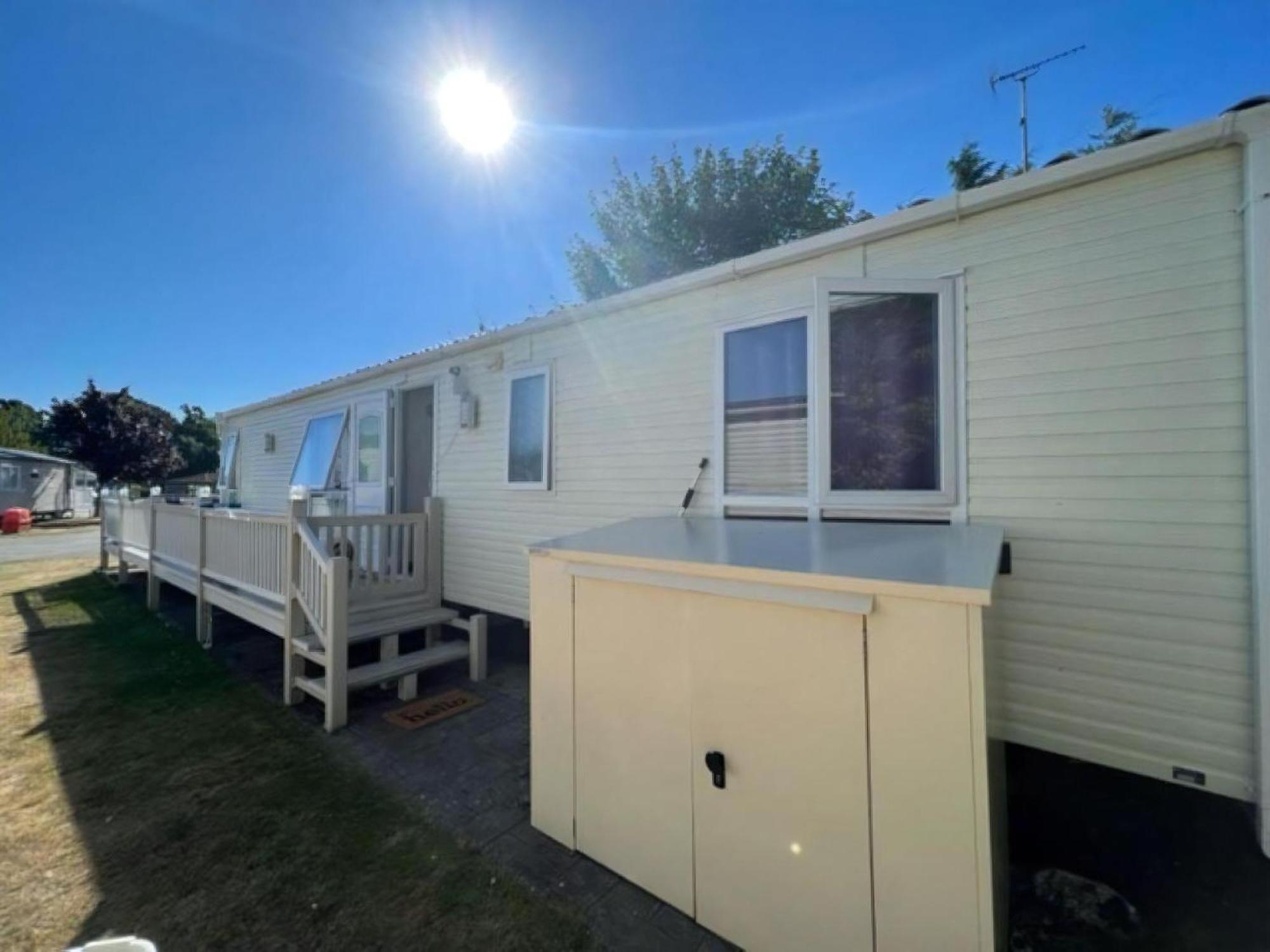 6 Berth Caravan With Decking At Cherry Tree Park In Norfolk Ref 70014g *
