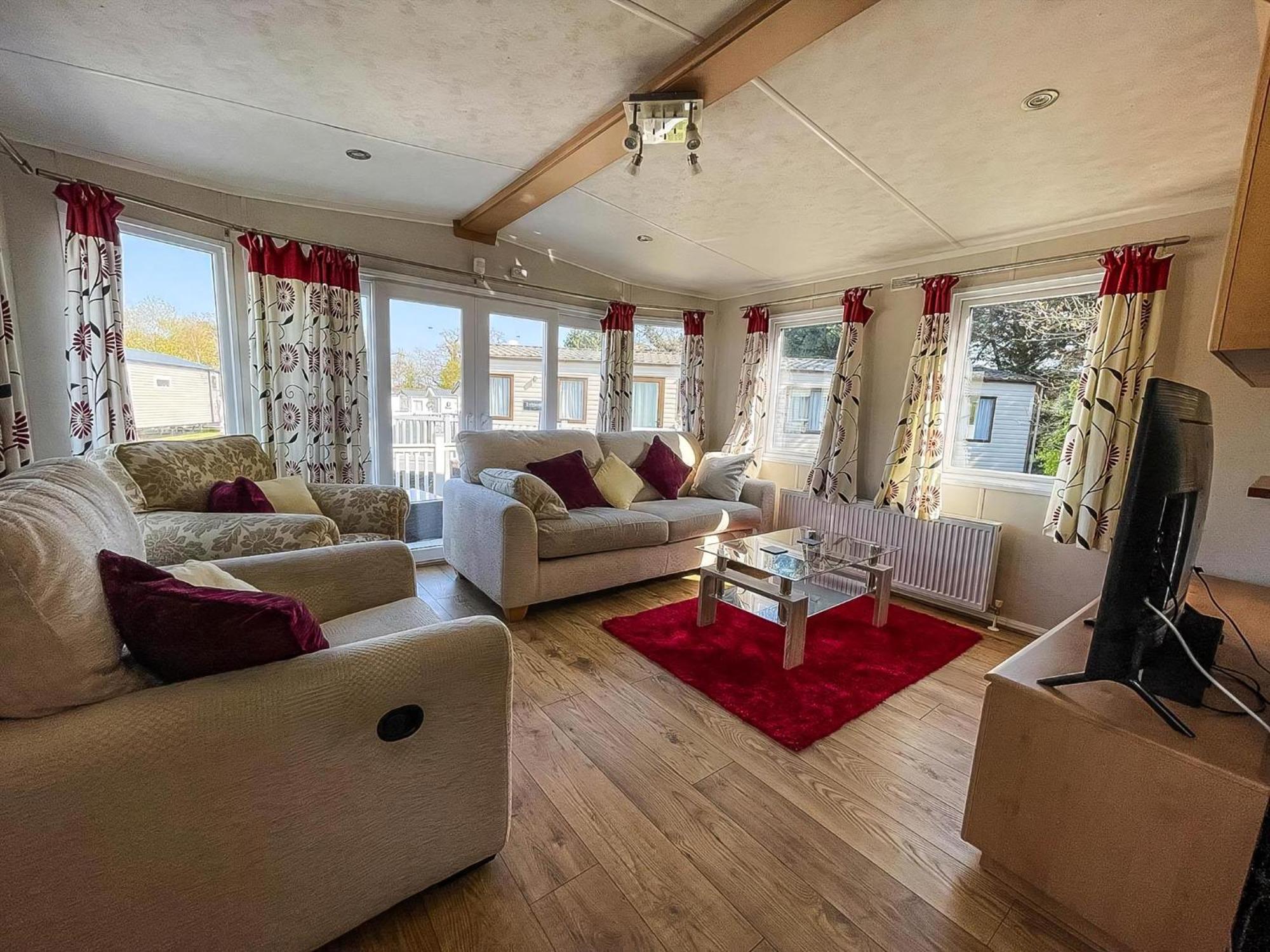 6 Berth Caravan With Decking At Cherry Tree Park In Norfolk Ref 70014g Great Yarmouth