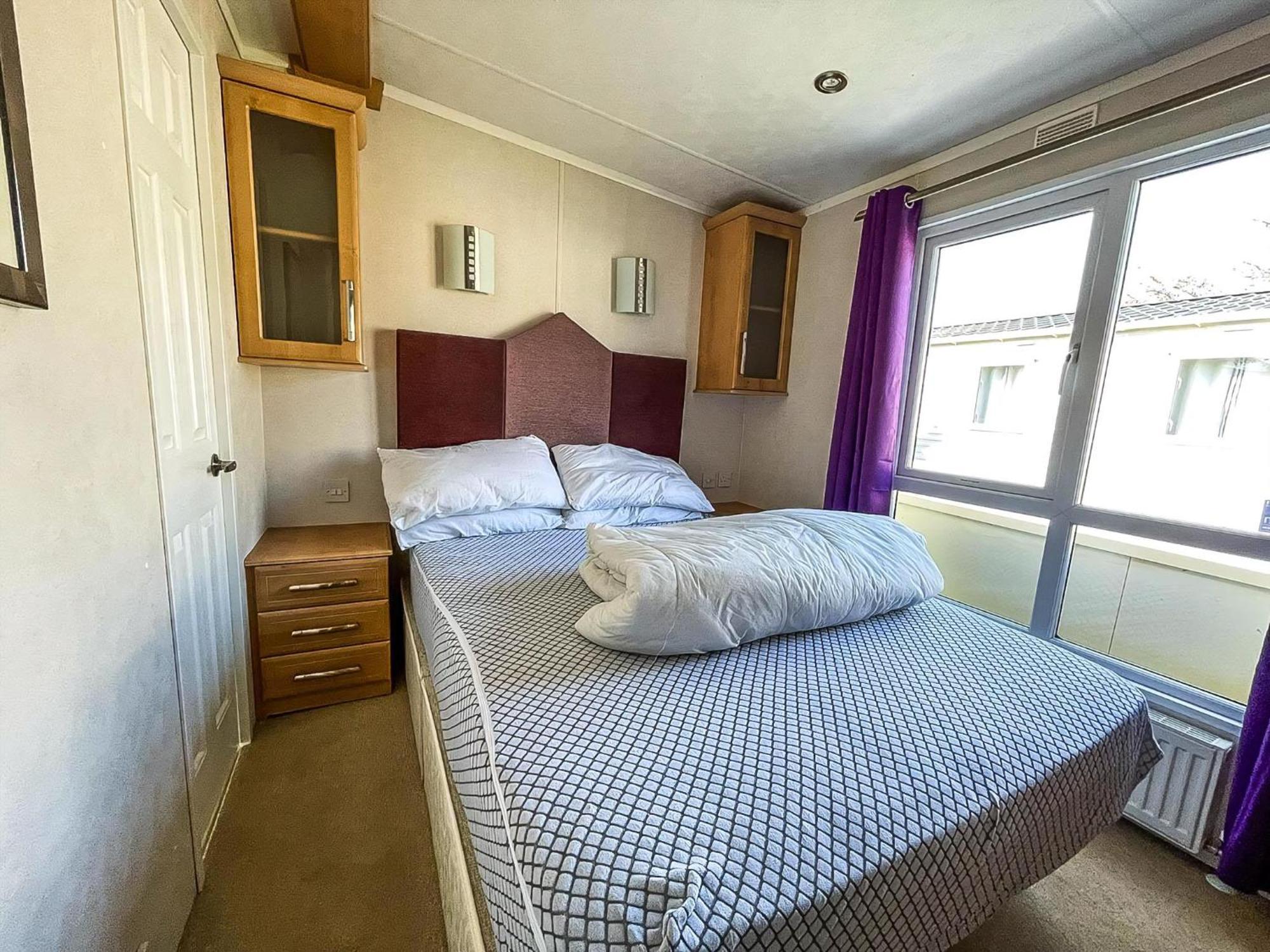 Campsite 6 Berth Caravan With Decking At Cherry Tree Park In Norfolk Ref 70014g Great Yarmouth